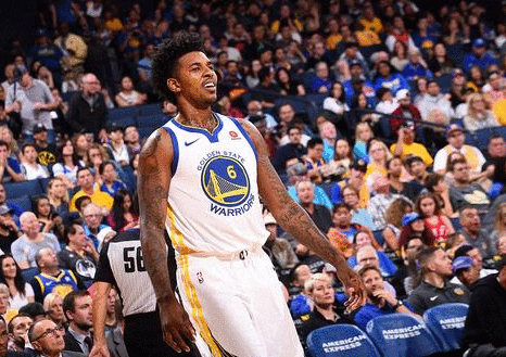 稳定输出！张镇麟半场5中3拿到8分2助1帽（张镇麟半场5投3中砍下8分2助攻1封盖，表现稳健）