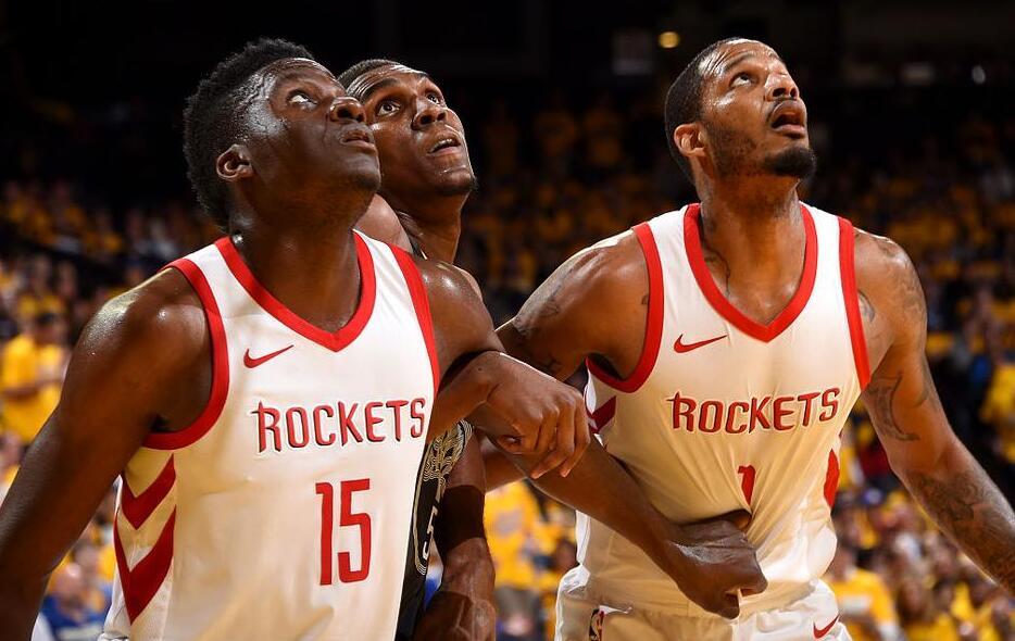 胡梅尔斯：拜仁上半场不给巴黎任何喘息机会，甚至有级别差距（胡梅尔斯：拜仁上半场全面压制巴黎，仿佛不在同一档次）