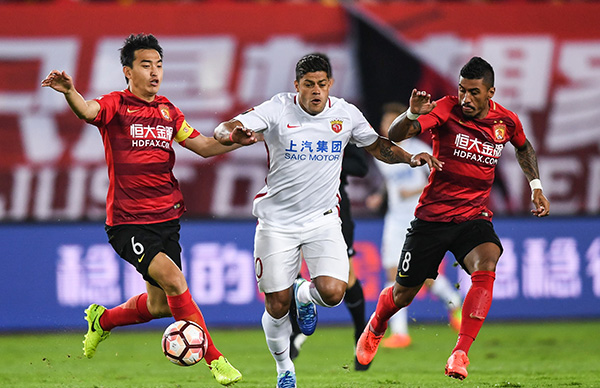 上赛季救火后卫！广东男篮赛前播放黄荣奇致敬视频（广东男篮赛前致敬黄荣奇：上季临危受命的后卫）