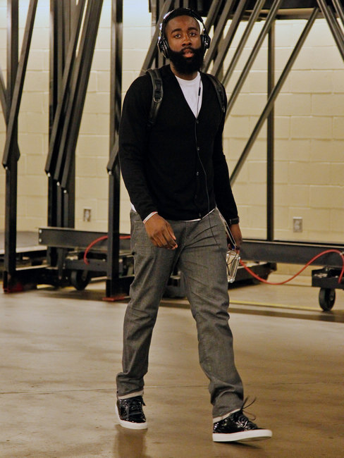 阿森纳发布第三球衣：晨霜白为主基调！（阿森纳推出第三款球衣：以晨霜白为主色）