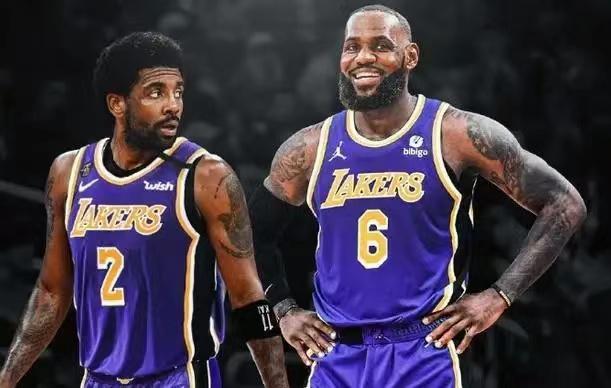 刘若钒庆祝海港队夺冠：人生第一个中超冠军🏆（刘若钒庆贺海港队加冕：职业生涯首个中超冠军🏆）