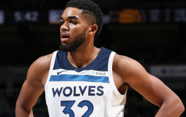 凯尔特人vs活塞前瞻：布朗PK康宁汉姆，活塞冲击四连胜（凯尔特人对阵活塞前瞻：布朗对决康宁汉姆，活塞力争四连胜）