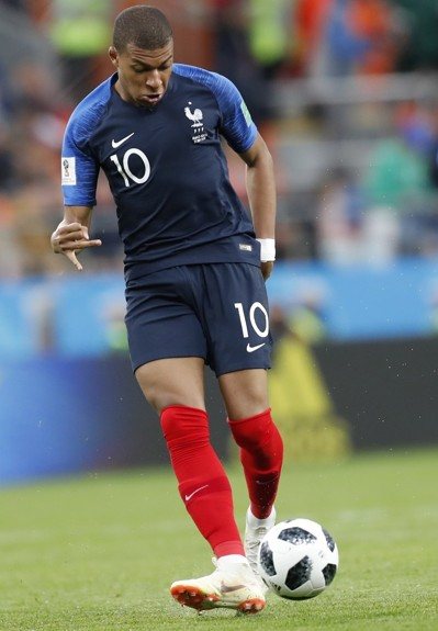 广东对抗训练！萨姆纳暴扣，王少杰好使，崔永熙未现身5v5！（广东队对抗训练！萨姆纳飞天暴扣，王少杰状态火热，崔永熙未参加5v5）