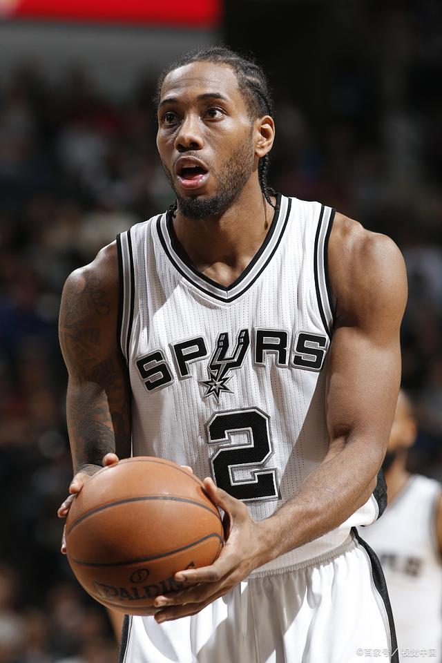 NBA第一球痴！塔图姆穿保护靴+水下训练，连出席婚礼都要训练（NBA头号训练狂！塔图姆穿护靴做水下训练，参加婚礼也不忘加练）