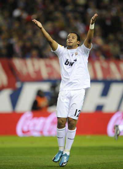 记者：曼联和切尔西有意桑德兰中场萨迪基，蓝军已经询价（记者：切尔西已询价桑德兰中场萨迪基，曼联也在关注）