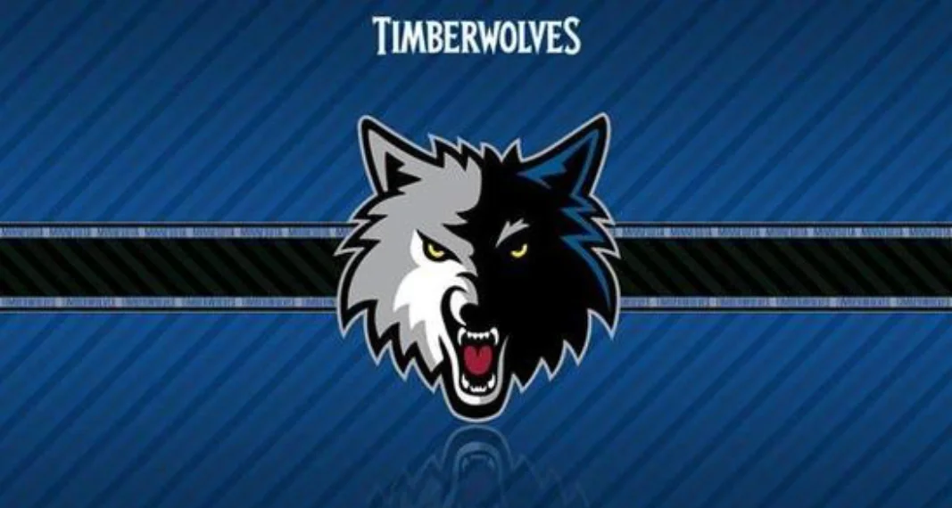 火箭半场强势领先，国王紧追不舍，球员数据亮点纷呈（火箭半场占优，国王紧咬比分，球员数据抢眼）