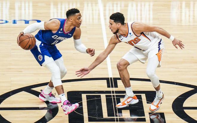 尼克斯后卫布伦森荣膺第三届NBA杯MVP奖项（尼克斯后卫布伦森当选第三届NBA杯MVP）