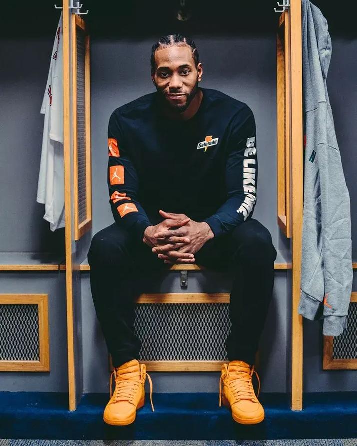 威少本赛季首发时场均接近15+8+8，高于赛季平均数据（威少本季首发场均近15分8板8助，数据优于赛季均值）