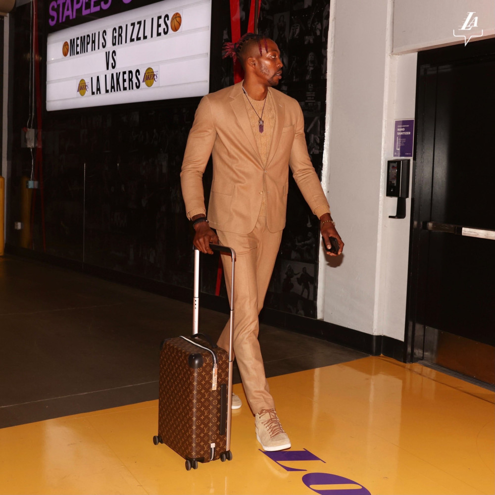 明天独行侠客战76人 浓眉大概率出战比赛 克莱出战成疑（明日独行侠做客挑战76人，浓眉有望出场，克莱出战存疑）