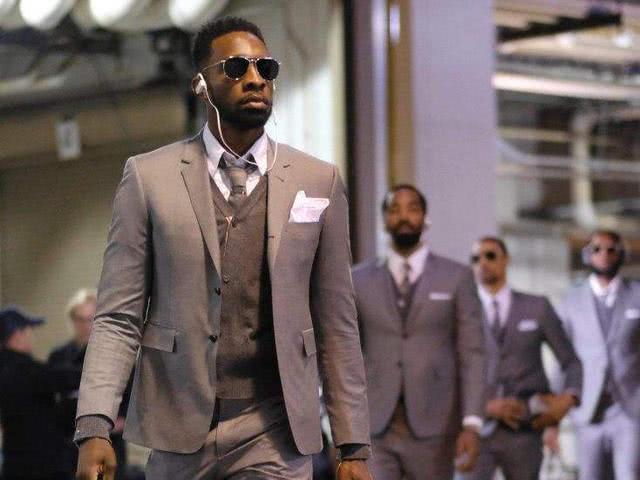 意媒：39岁拉莫斯被推荐给米兰，管理层和阿莱格里将进行评估（意媒：39岁拉莫斯被提议加盟米兰，俱乐部高层与阿莱格里将评估）