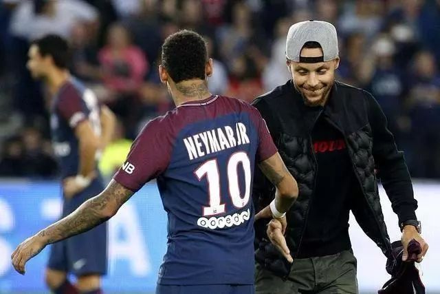 那不勒斯vs尤文：麦克托米奈首发，伊尔迪兹、小孔塞桑出战（那不勒斯对阵尤文：麦克托米奈先发，伊尔迪兹、小孔塞桑登场）